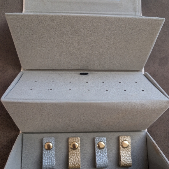 🛍️4 For $15🛍️Multi Use Travel Case/ Jewelry Organizer with Mirror - Picture 3 of 8